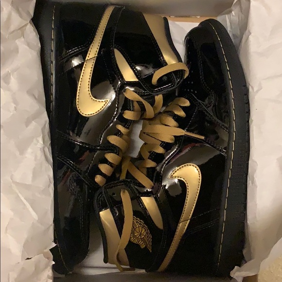 AIR JORDAN 1 RETRO HIGH BLACK METALLIC GOLD\' main image 5